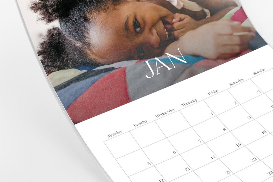 En personlig fotokalender som viser forskjellen mellom bilder i matt og glanset kvalitet.