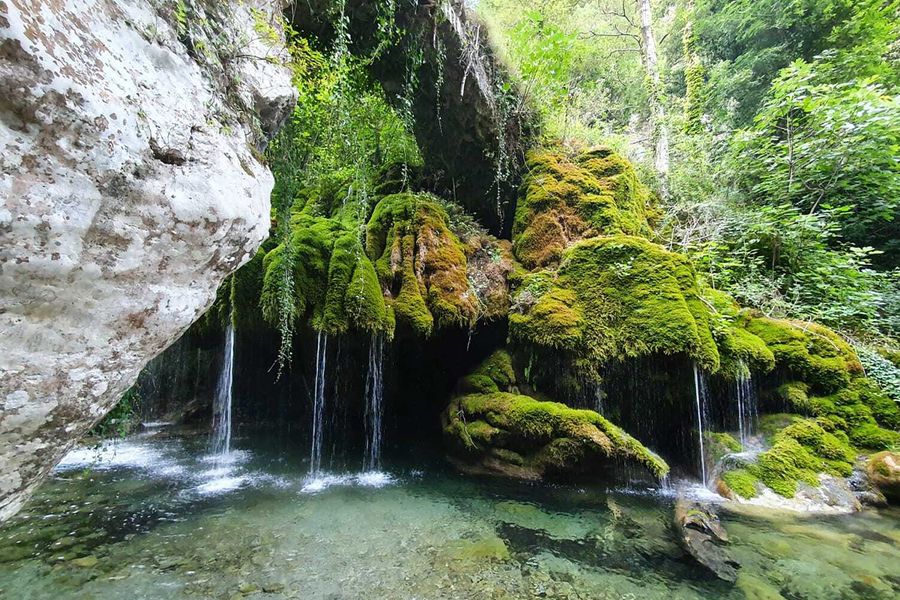 Uberørte sandstrender ved siden av gamle greske templer og olivenlunder i Cilento, Vallo di Diano e Alburni nasjonalpark i Italia, en av de beste naturparkene i Europa i fotoknudsen sin guide.