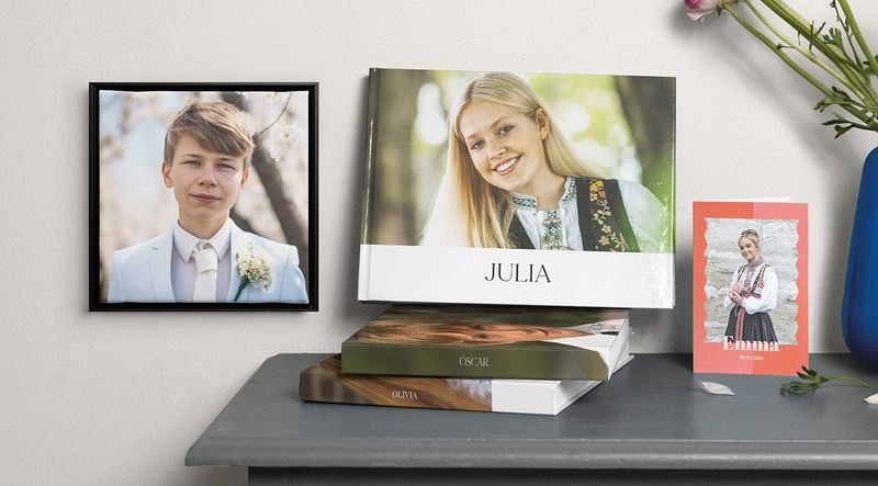 Et utvalg av kort, små fotobøker og veggdekor