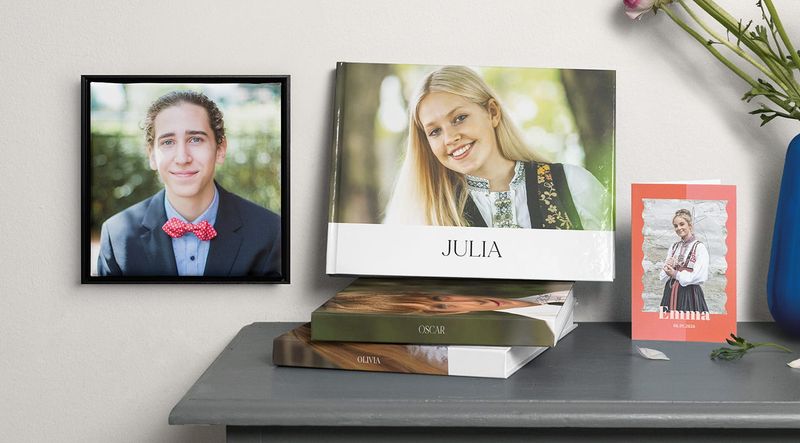 Et utvalg av kort, små fotobøker og veggdekor