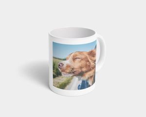 En kopp med bilde av en hund