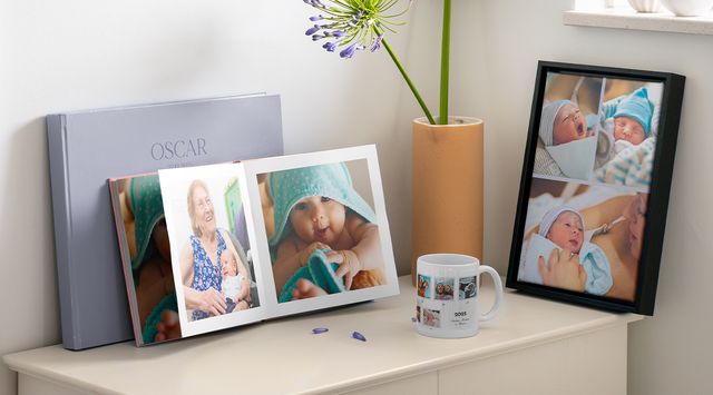 Personlige babygaver med fotobok og innrammet veggdekor