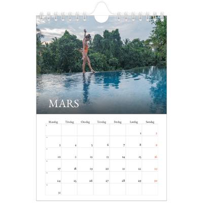 Fotokalender A5 — Enkel serif-font [Mars]