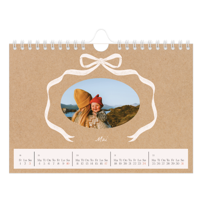 Fotokalender A5 — Ramme med sløyfe [kalender-forside]