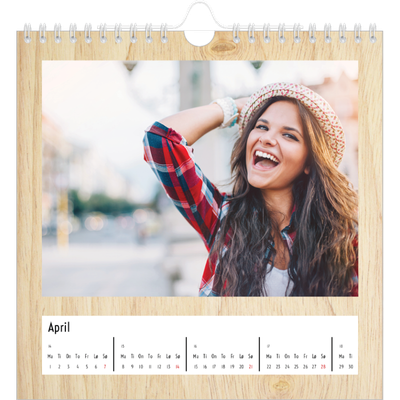 Månedskalender kvadratisk — Paneler i tre [April]