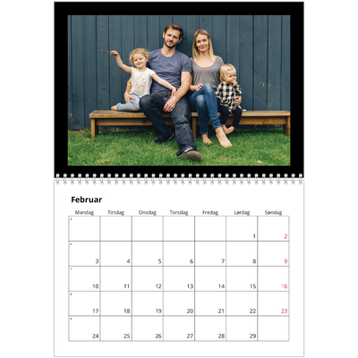 Fotokalender A4 dobbel (30 x 40 cm) — Svart ramme [Februar]