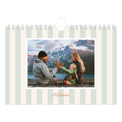 Fotokalender A5 — Skrift og striper [kalender-forside]