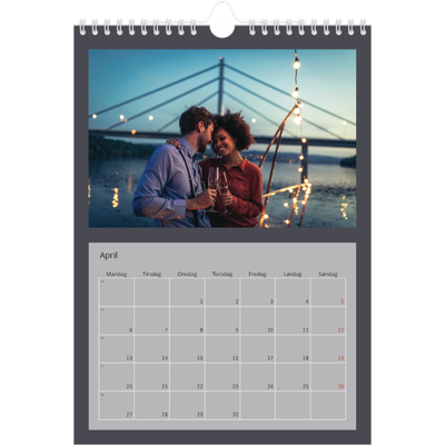 Fotokalender A4 (20 x 30 cm) — Stilrene farger [April]