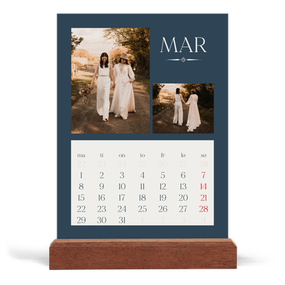 Bordkalender med trestativ - Stående — Skifer & seriffer [Mars]