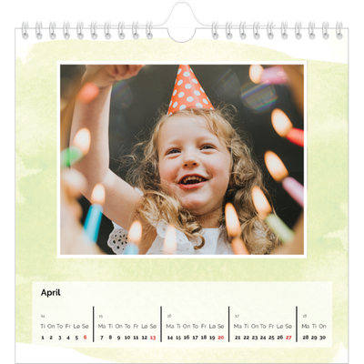 Månedskalender kvadratisk — Vannfarger i bakgrunn [April]