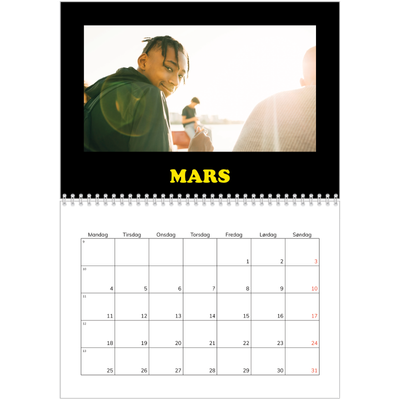 Fotokalender A4 dobbel (30 x 40 cm) — Morsom typografi [Mars]