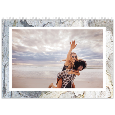 Fotokalender A4 dobbel (30 x 40 cm) — Bakgrunn i bark [kalender-forside]