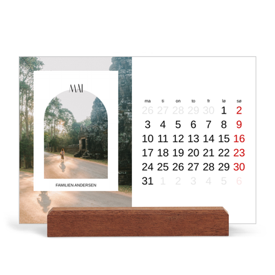 Bordkalender med trestativ - Liggende  — Den åpne buen [kalender-forside]