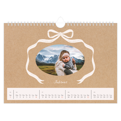 Fotokalender A4 — Ramme med sløyfe [Februar]