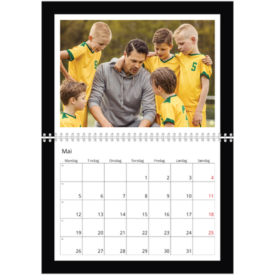 Fotokalender A4 dobbel (30 x 40 cm) — Svart bakgrunn [kalender-forside]