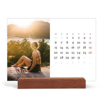 Bordkalender med trestativ - Liggende  — Enkel serif-font [Januar]