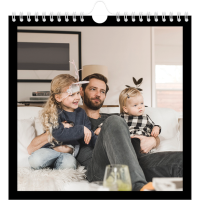 Månedskalender kvadratisk — Svart ramme [kalender-forside]