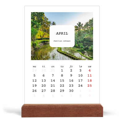 Bordkalender med trestativ - Stående — Den fulle historien [April]