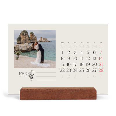 Bordkalender med trestativ - Liggende  — Initialer i blomst [Februar]