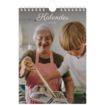 Fotokalender A5 — Håndskrevne måneder [kalender-forside]