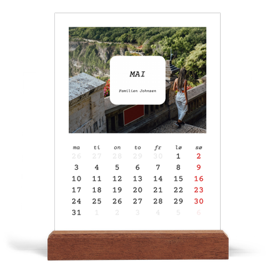 Bordkalender med trestativ - Stående — Den fulle historien [kalender-forside]