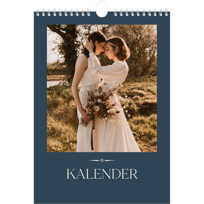 Fotokalender A4 (20 x 30 cm) — Skifer & seriffer [kalender-forside]