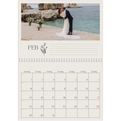 Fotokalender A4 dobbel (30 x 40 cm) — Initialer i blomst [Februar]
