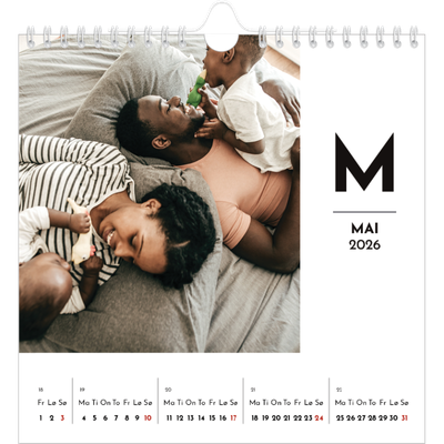 Månedskalender kvadratisk — Bokstav i fokus [kalender-forside]