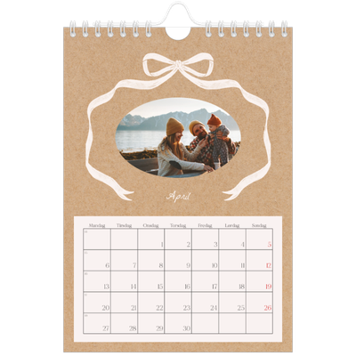 Fotokalender A5 — Ramme med sløyfe [April]