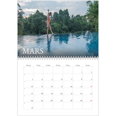 Fotokalender A4 dobbel (30 x 40 cm) — Enkel serif-font [Mars]