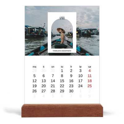 Bordkalender med trestativ - Stående — Den åpne buen [April]