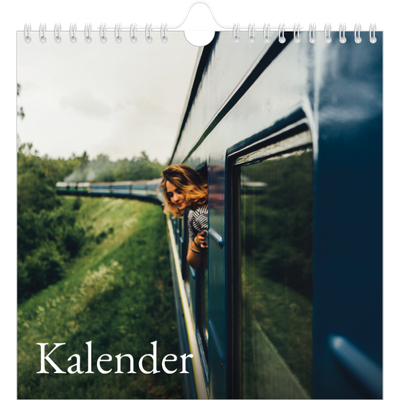 Månedskalender kvadratisk — Enkel serif-font [kalender-forside]