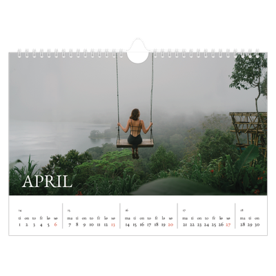 Fotokalender A4 — Enkel serif-font [April]