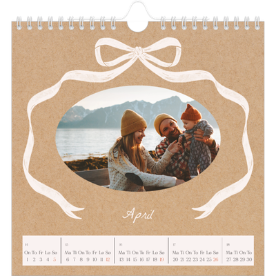 Månedskalender kvadratisk — Ramme med sløyfe [April]