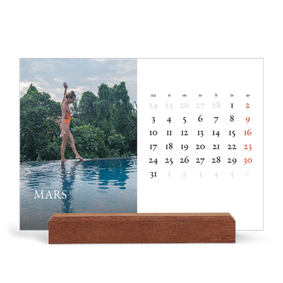 Bordkalender med trestativ - Liggende  — Enkel serif-font [Mars]