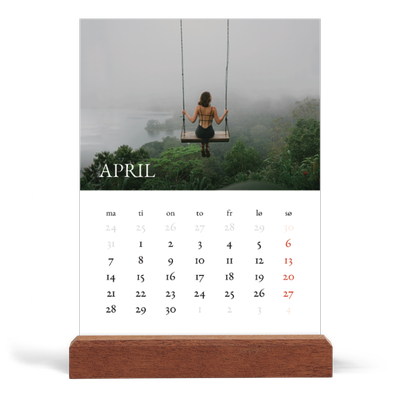 Bordkalender med trestativ - Stående — Enkel serif-font [April]