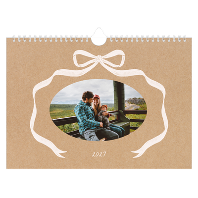Fotokalender A4 — Ramme med sløyfe [kalender-forside]