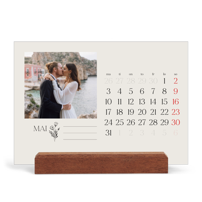 Bordkalender med trestativ - Liggende  — Initialer i blomst [kalender-forside]