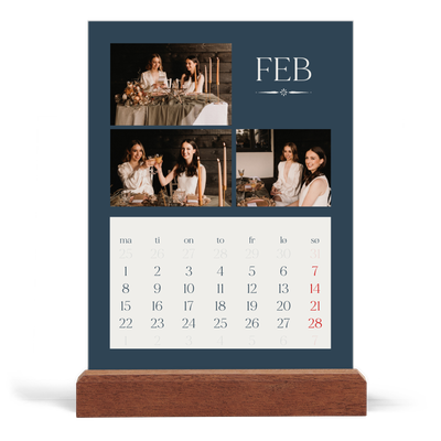Bordkalender med trestativ - Stående — Skifer & seriffer [Februar]