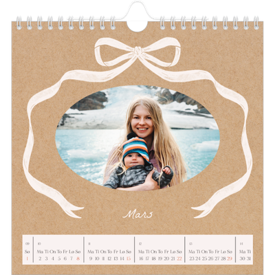 Månedskalender kvadratisk — Ramme med sløyfe [Mars]