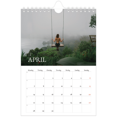 Fotokalender A5 — Enkel serif-font [April]