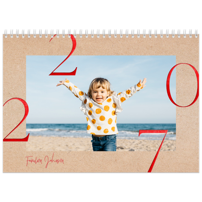 Fotokalender A4 dobbel (30 x 40 cm) — Røde detaljer [kalender-forside]