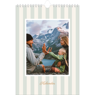 Fotokalender A4 (20 x 30 cm) — Skrift og striper [kalender-forside]