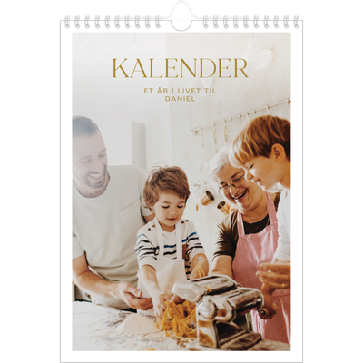 Fotokalender A4 (20 x 30 cm) — Gull stor skrift [kalender-forside]