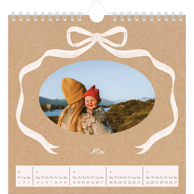 Månedskalender kvadratisk — Ramme med sløyfe [kalender-forside]