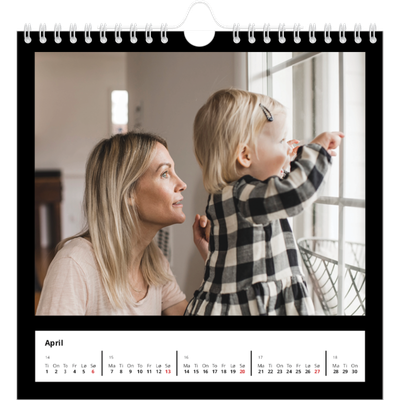 Månedskalender kvadratisk — Svart ramme [April]