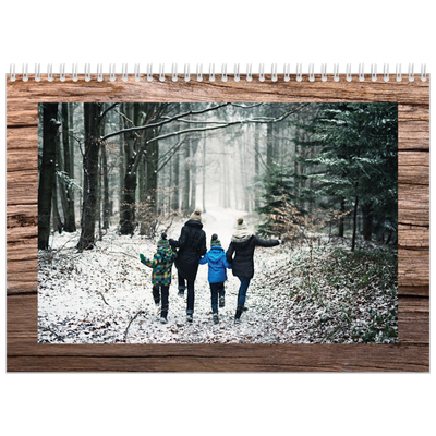 Fotokalender A4 dobbel (30 x 40 cm) — Paneler i tre [kalender-forside]