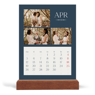 Bordkalender med trestativ - Stående — Skifer & seriffer [April]