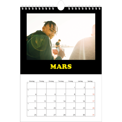 Fotokalender A4 (20 x 30 cm) — Morsom typografi [Mars]