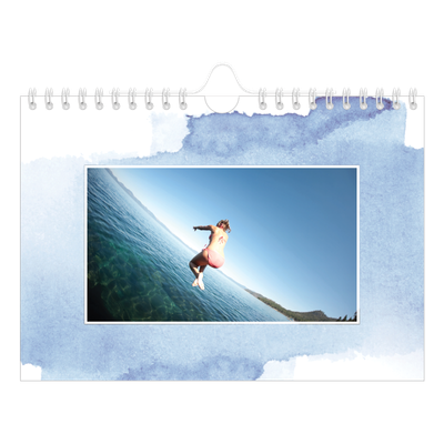 Fotokalender A5 — Vannfarger i bakgrunn [kalender-forside]
